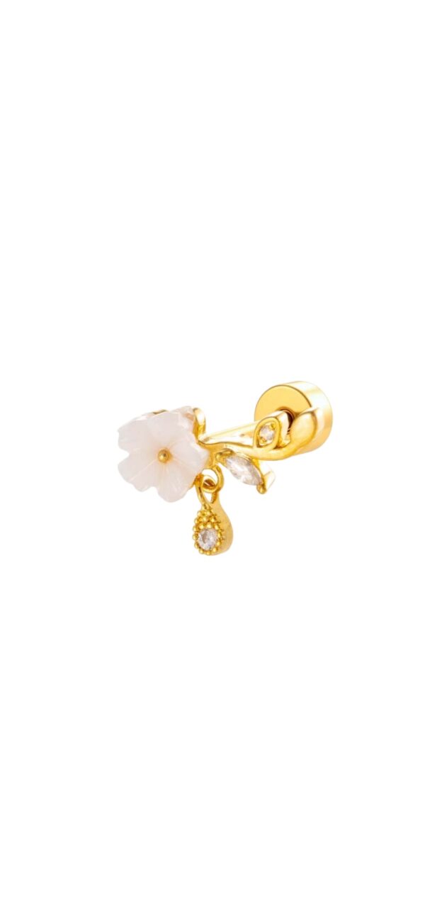Earring 'White flower stud'