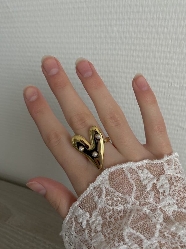 Ring 'Heart with pearls'