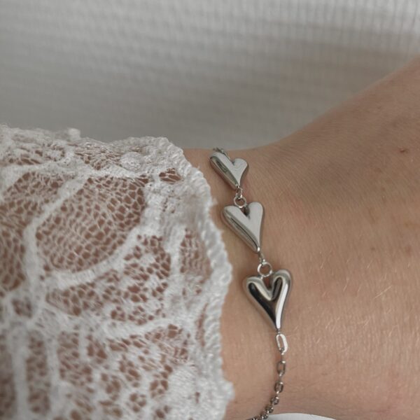 Bracelet 'Three little hearts'