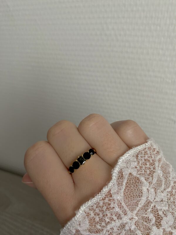 Ring 'Black stones'
